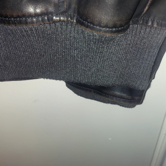 Vintage Levi’s Feaux Leather Zip Up Biker/Motorcycle Style Jacket - Picture 8 of 12